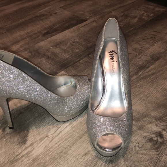 Fioni Night Silver High Heels (Size 8) - Picture 2 of 3